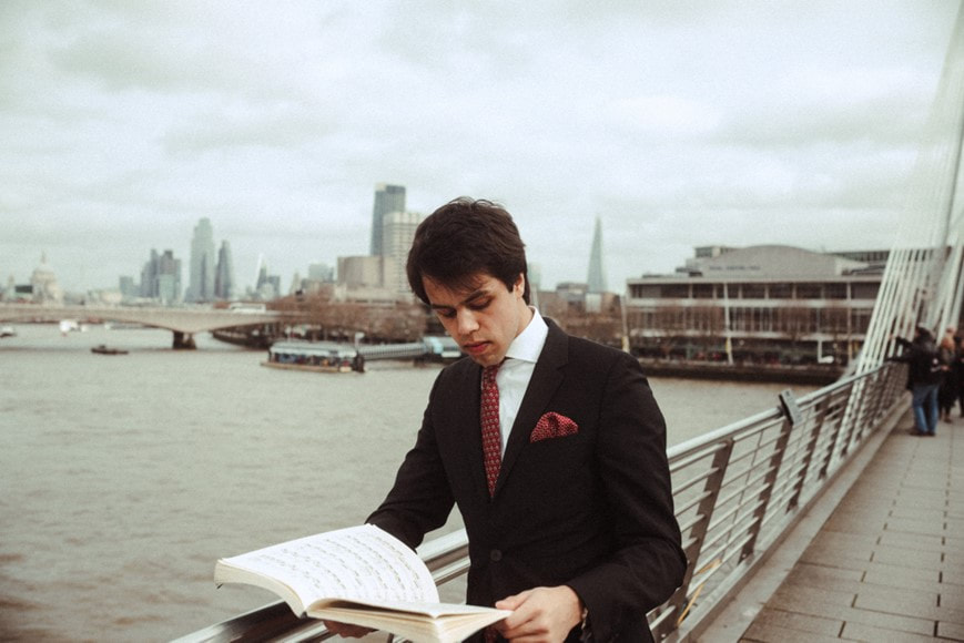 Parvis Hejazi pianist on London's Jubilee Bridge
