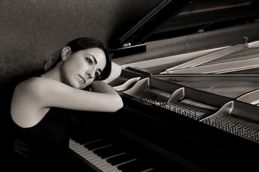 Maite Aguirre (piano)
